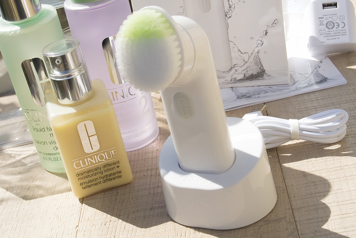 Clinique UK Sonic Facial Cleansing Brush: Clarisonic Killer? – In dock with 3-Step
